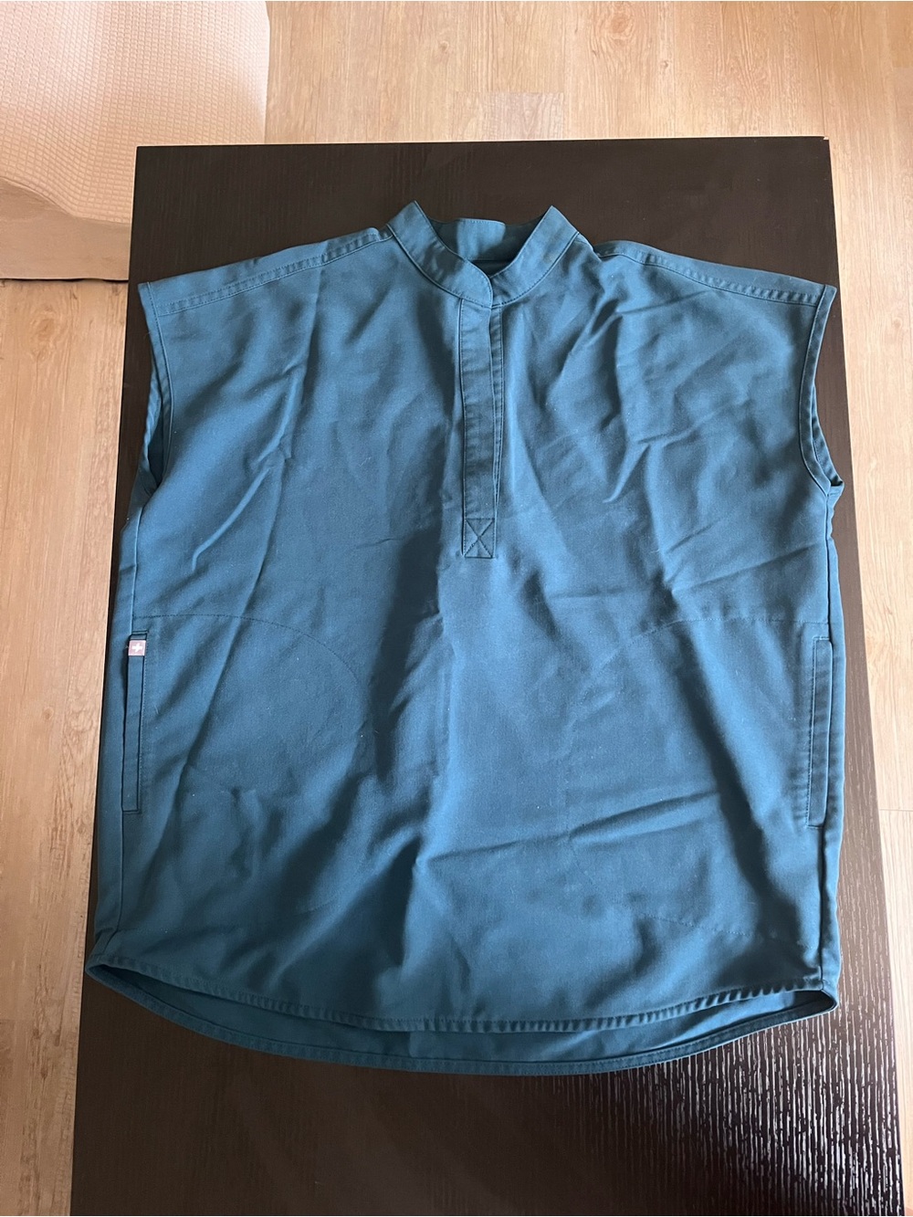 Figs Women’s Caribbean Blue Rafaela Oversized Scrub Top size extra small- XS